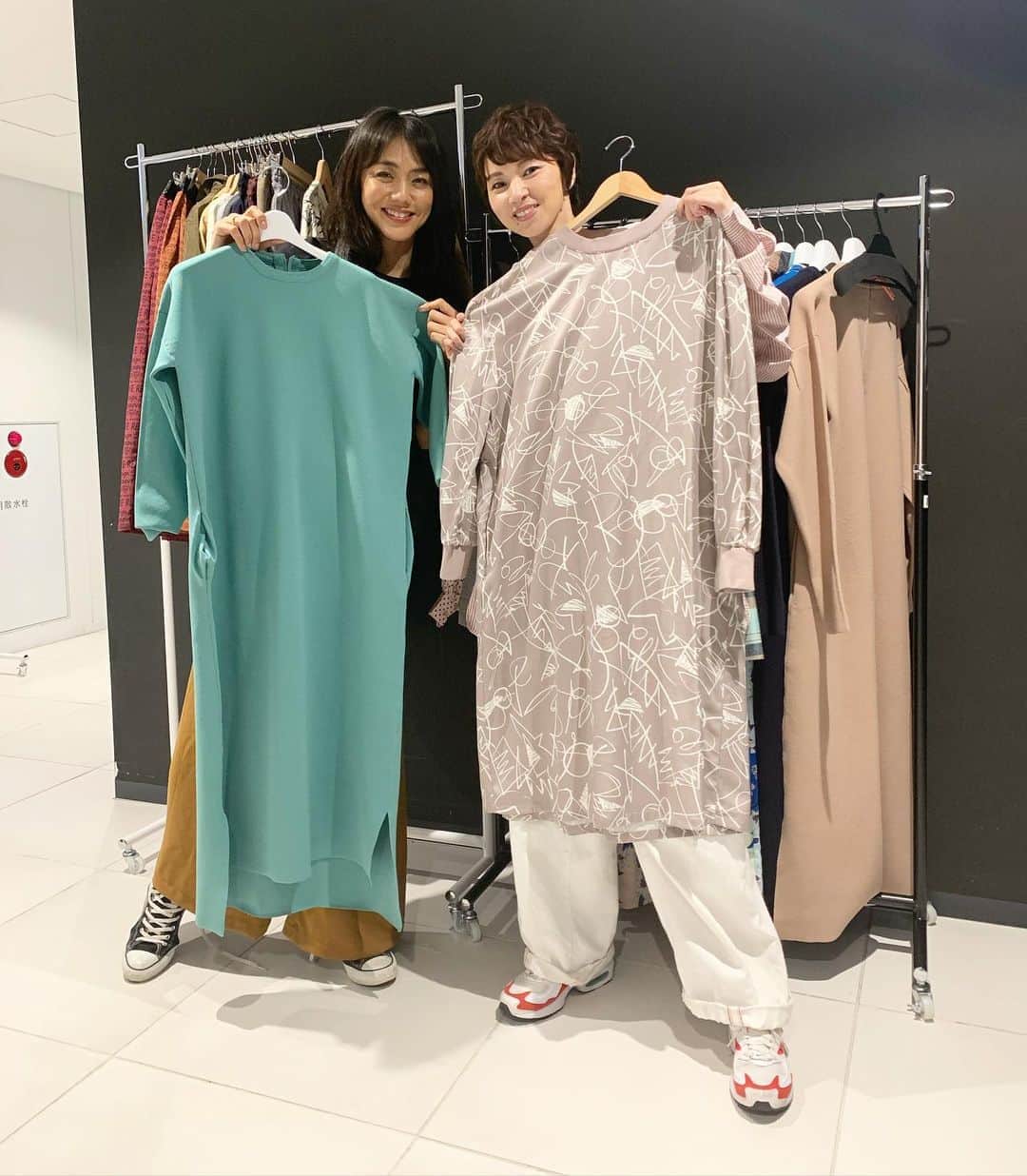 のインスタグラム：「昨日は @_rejoove_  @qvc_japan  #オンエア　でした スタジオで モデルの #森下紀子　ちゃんに会いました❣️ @noriko_morishita_  のブランド @lambyrizo_official_  が昨日 デビューしたよ❣️ #おめでとう😆🎉 カラフルな花柄やニットワンピース👗　#可愛かったよ😊💕  お互いのブランドの服を持って #典子と紀子　😆 パチリ　📸  #rejoove たくさんオーダーいただき❤️ #ありがとうございました💕 #秋ファッション楽しんで下さい❣️」