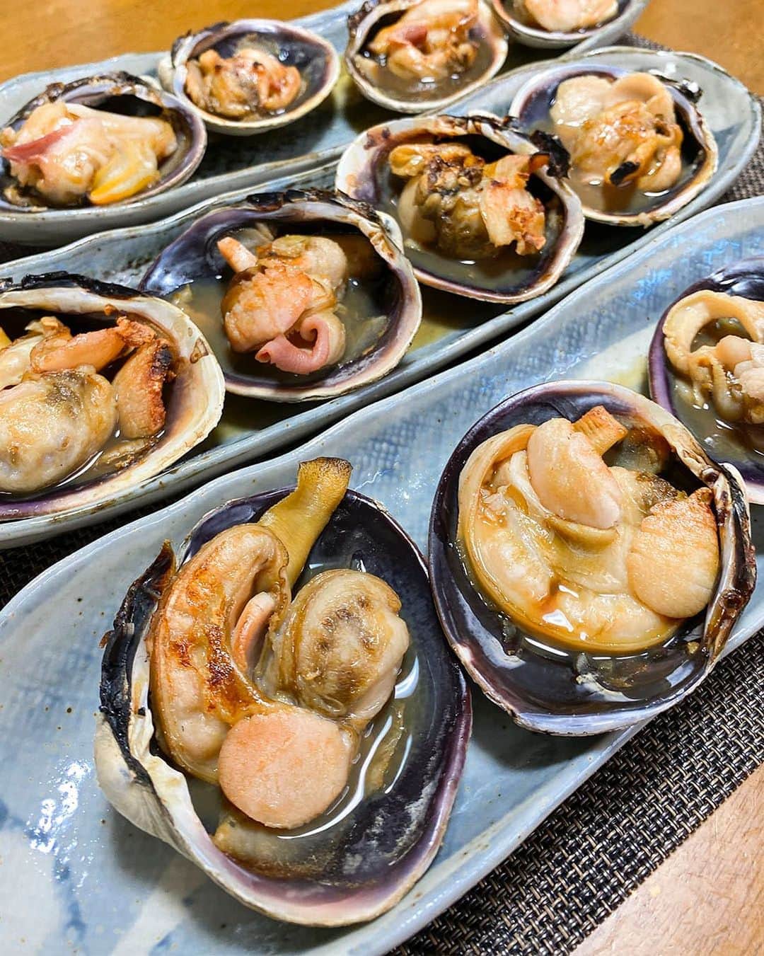 愛知県田原市さんのインスタグラム写真 - (愛知県田原市Instagram)「If you come to Tahara, you can eat this.  * 田原と言えばコレコレ！  * #Oh  あさり #田原あるある 大アサリいただきました♡ 田原に来たら#大アサリ !!#めっちゃいい香り  この匂いがたまらない #4連休 は田原へGo はや#食べりん#貝#貝づくし #おかず に良し#おつまみ にも良し さぁ、#いただきまーす🙏  #たはら暮らし  #渥美半島#田原市#田原#伊良湖岬#伊良湖#赤羽根#菜の花浪漫街道  #tahara#irago#akabane #サーフィン#surfing#田舎暮らし#日々の暮らし#休日の過ごし方#スローライフ#instagramjaran#igersjp」9月19日 9時05分 - tahara_kurashi