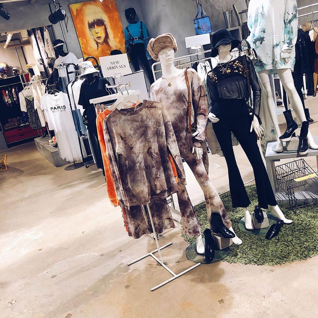 gallerieさんのインスタグラム写真 - (gallerieInstagram)「#silverweek 本日よりスタート！ @gallerie_kyoto  @gallerie_osaka   #Repost @gallerie_kyoto with @get_repost ・・・ . ＼ノベルティーフェア／ 2020.9.19(sat)〜なくなり次第終了！  10,000yen(tax in)以上お買い上げのお客様に GALLERIEオリジナルトートバックをプレゼント♡ 数量限定ですのでお早めに！  ✔︎店舗限定 ✔︎５種類の中からお選び頂けます。 ✔︎店内商品全て対象」9月19日 9時09分 - kalekale_official