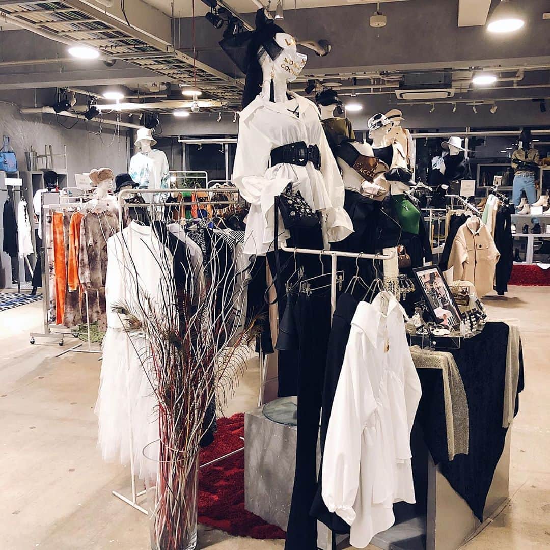 gallerieさんのインスタグラム写真 - (gallerieInstagram)「#silverweek 本日よりスタート！ @gallerie_kyoto  @gallerie_osaka   #Repost @gallerie_kyoto with @get_repost ・・・ . ＼ノベルティーフェア／ 2020.9.19(sat)〜なくなり次第終了！  10,000yen(tax in)以上お買い上げのお客様に GALLERIEオリジナルトートバックをプレゼント♡ 数量限定ですのでお早めに！  ✔︎店舗限定 ✔︎５種類の中からお選び頂けます。 ✔︎店内商品全て対象」9月19日 9時09分 - kalekale_official