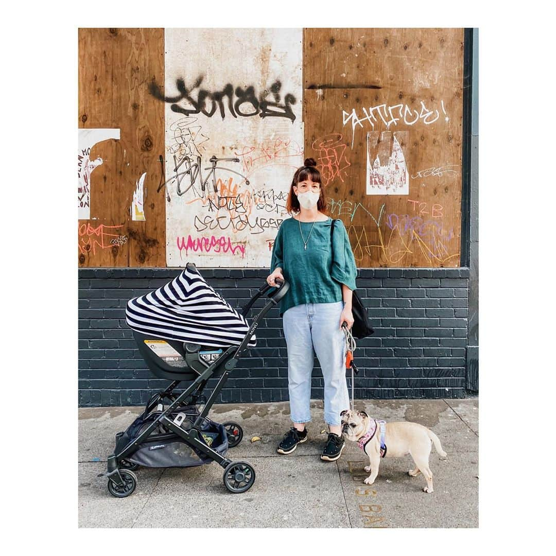 Melissa Santiagoさんのインスタグラム写真 - (Melissa SantiagoInstagram)「Strollin with the homies   Dads aren’t the only ones who have awful jokes. 🙃  📸: @bulius   Living in this @nettlestudios linen top ❣️」9月19日 9時17分 - shortformelissa