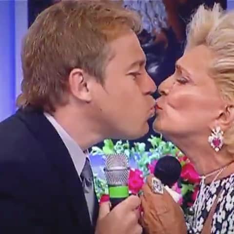 Eliana Michaelichin Bezerraのインスタグラム：「70 anos da tv que honra fazer parte desta história. #70anosdatvbrasileira」