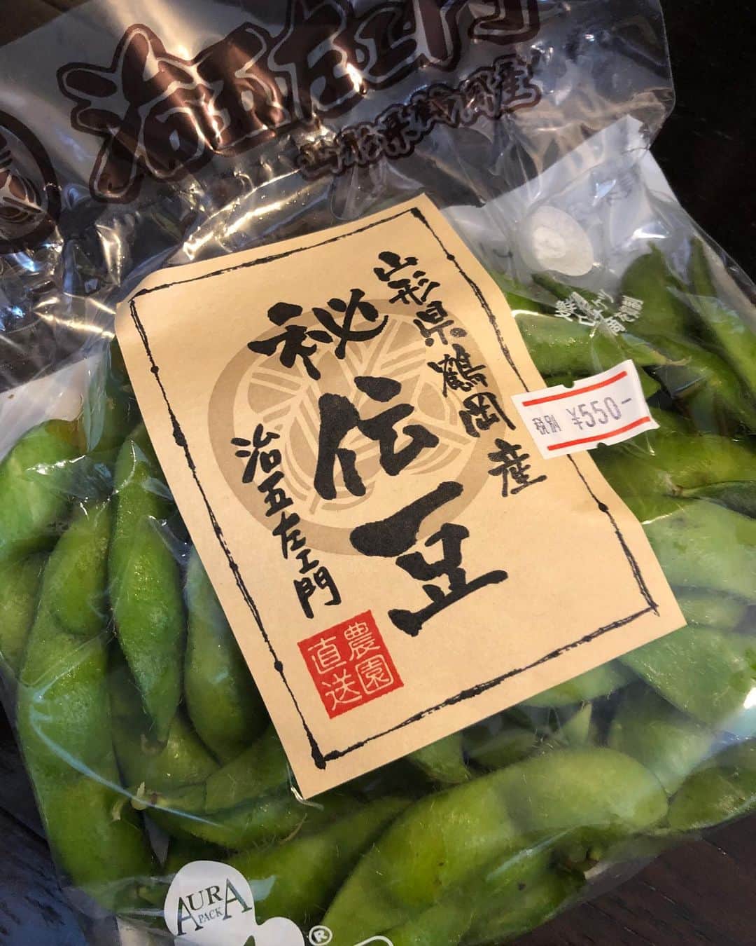 甘糟記子さんのインスタグラム写真 - (甘糟記子Instagram)「こないだ自由が丘のお店で、初めて秘伝豆の生の枝豆見つけました‼️ 秘伝豆と言えば、乾燥してある方でいつもお世話になってますが、生は初めて(o^^o)  と思って違うスーパーに行ったら、上杉まめ、なる物も売ってた（笑） こっちは面白い(≧∀≦)  買ったのは秘伝豆だけど、甘味あってとっても美味しかったです！  そして、帰りに五反田スクウェアに寄ったら、ポップアップショップで可愛いカゴバック屋さんが(๑>◡<๑)  私は前にかよちゃん　@kayo_unicorno にもらったことがあって、すごく気になってたんだよね(o^^o)  可愛いのばっかりで目がキョロキョロ大変でした(//∇//)  #秘伝豆#枝豆#ポップアップショップ#カゴバック#籠バック#fuangfa」9月19日 9時23分 - norihey924