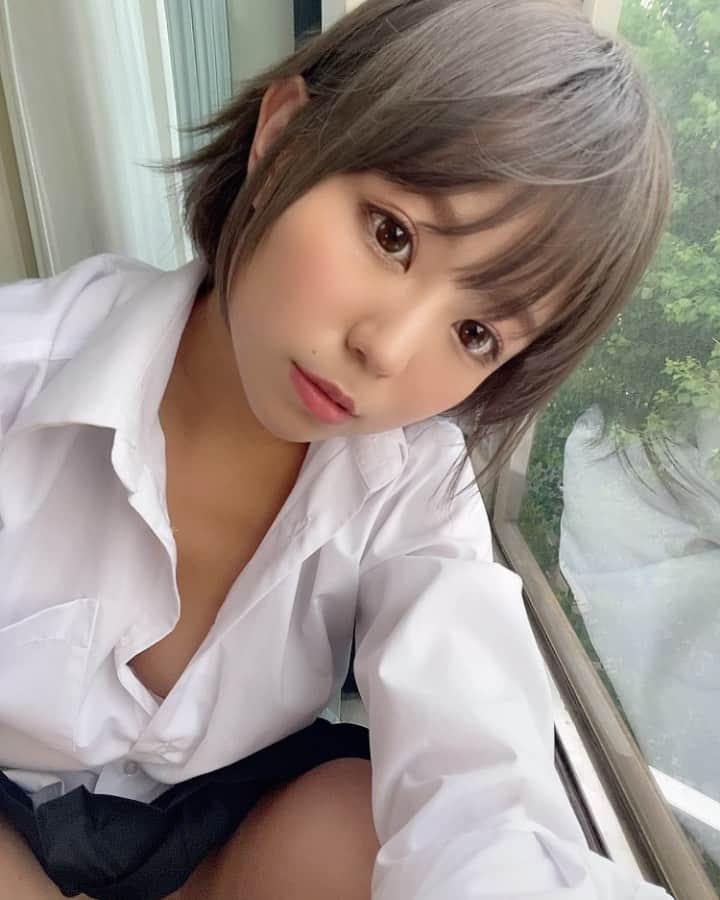 のインスタグラム：「🍃〜✨ #おはよう #goodmorning  #良い1日を  #制服 #コスプレ #jk」