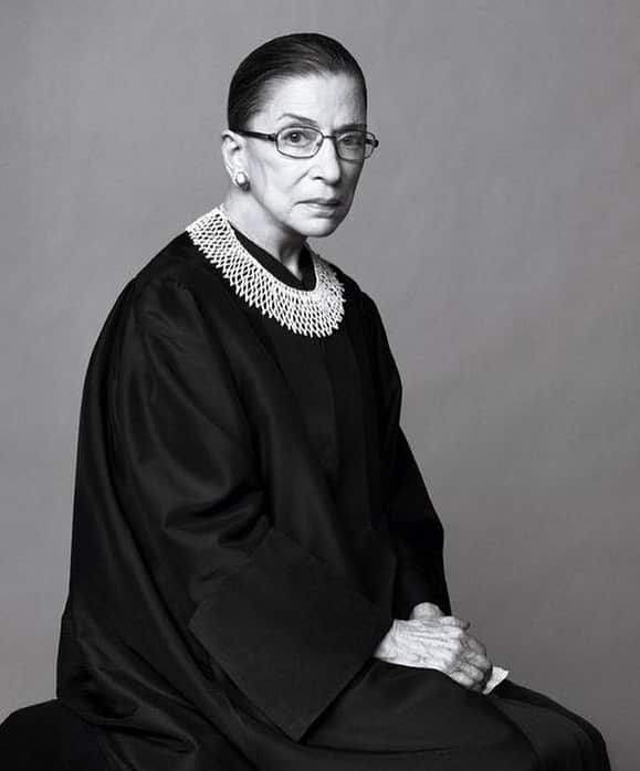 クリステン・コノリーのインスタグラム：「Thank you, RBG. Flights and flights of angels 💔🇺🇸」