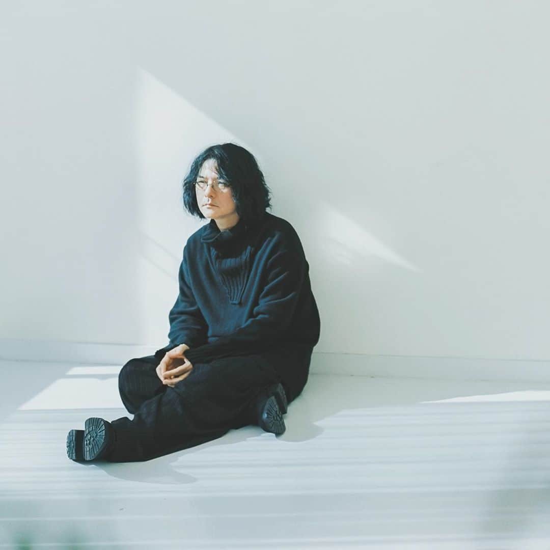 濱田英明のインスタグラム：「Shunji Iwai for @switch_magazine, 2020 #岩井俊二 #shunjiiwai #switchmagazine #pentax67」