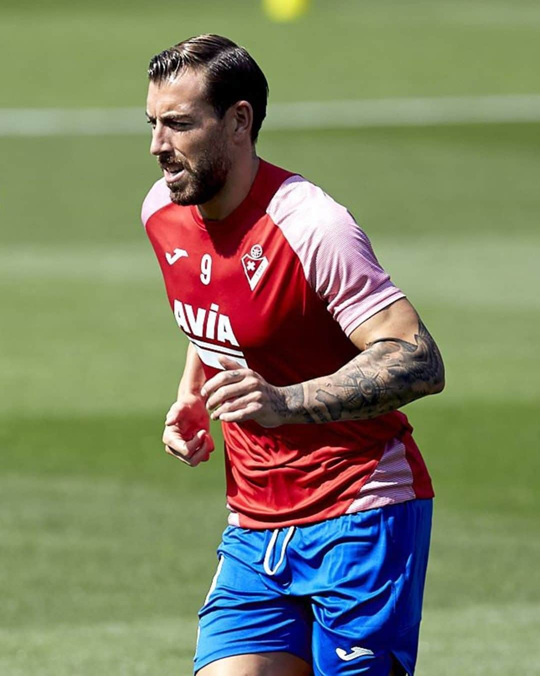 LFPさんのインスタグラム写真 - (LFPInstagram)「Always in SHAPE! 🔵🔴 • ¡Siempre en FORMA! 🔵🔴 • #SergiEnrich #Eibar #LaLiga #LaLigaSantander #Football」9月19日 9時41分 - laliga