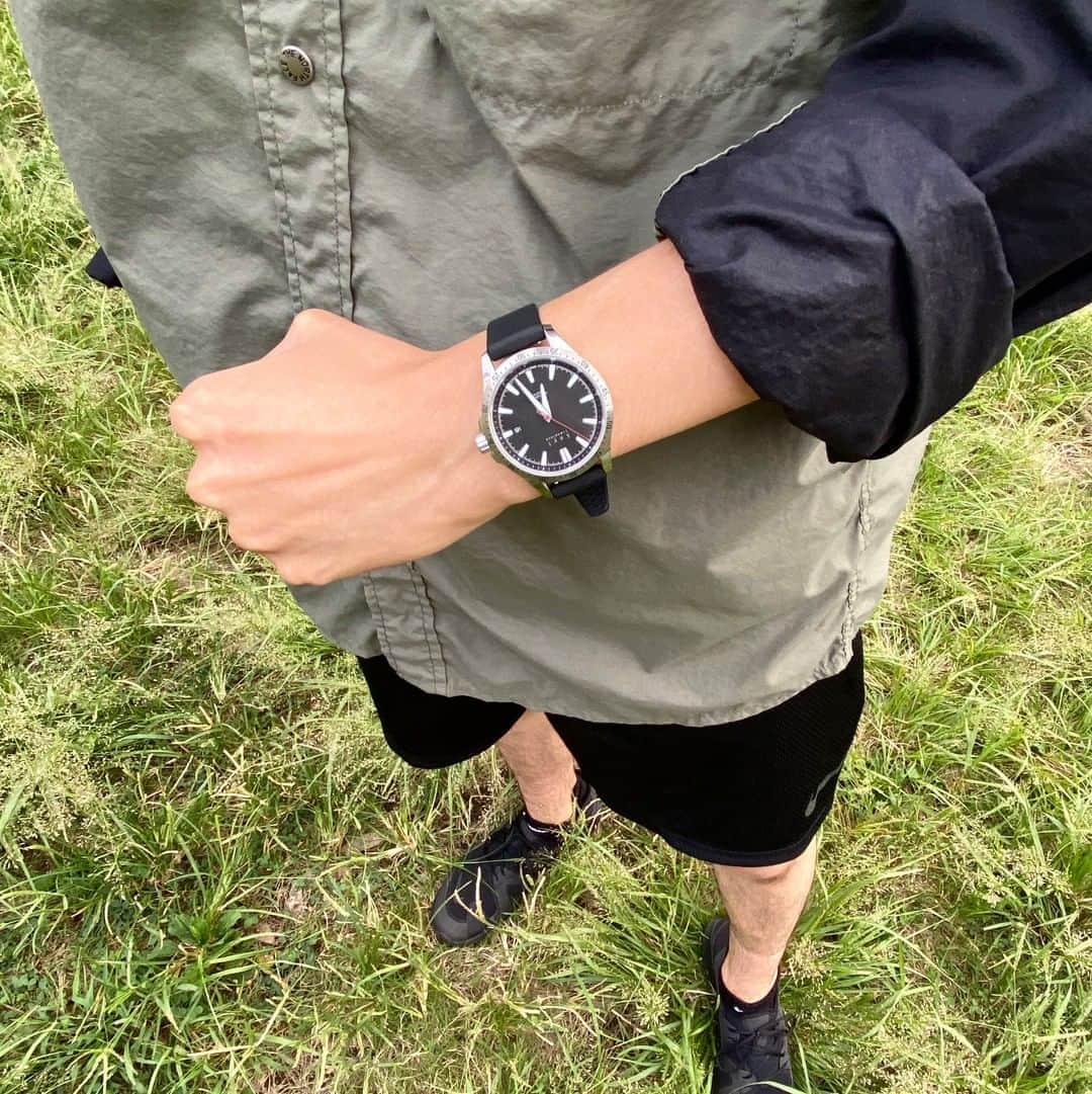 Maker's Watch Knotさんのインスタグラム写真 - (Maker's Watch KnotInstagram)「AT-40S AUTOMATIC SPORT  ケース厚11mmとスポーツモデルのなかでスリムなフォルムは、 袖元の収まりが良く、ビジネスシーンにも着用いただけます。 ザラツ研磨による美しい鏡面が腕元に品格を与え、 スポーツモデルでありながらスーツスタイルにもマッチします。  カジュアルからビジネスまで、時代のニーズに応えた国産機械式スポーツモデルです。  #knotwatch #knot #watch #wristwatch #madeinjapan #fashion #automatic #sport #ノット #時計 #腕時計 #国産時計 #カスタムオーダー #ファッション #機械式時計 #スポーツ」9月19日 10時00分 - makers_watch_knot