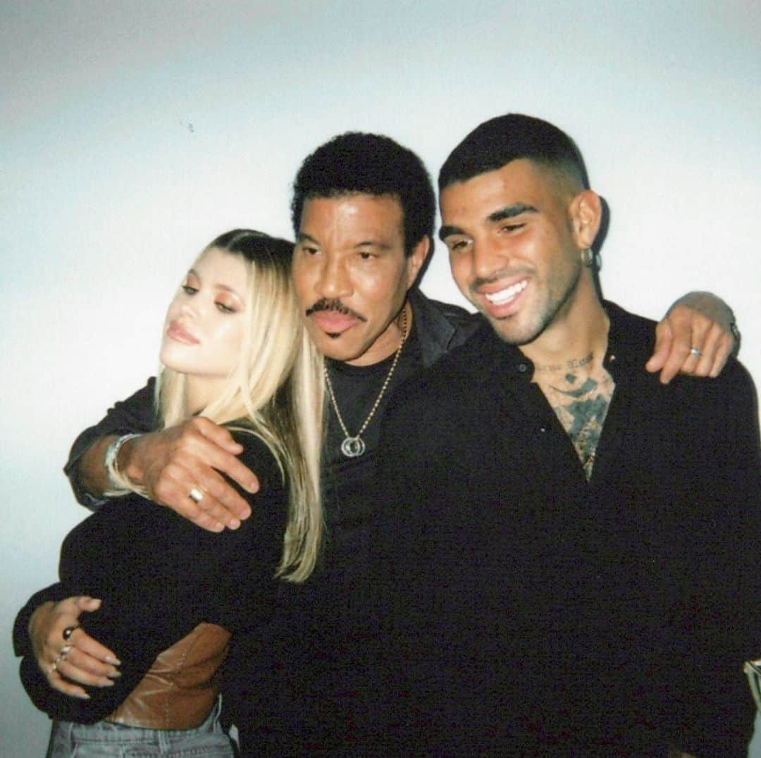 ソフィア・リッチーのインスタグラム：「my loves 🖤」