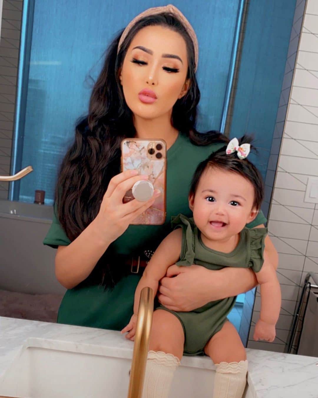 laurag_143のインスタグラム：「Best friends forever ❤️❤️❤️ I hope as @ella.rose grows older, she will still want to match me 👯‍♀️ #twinning 💚💚」