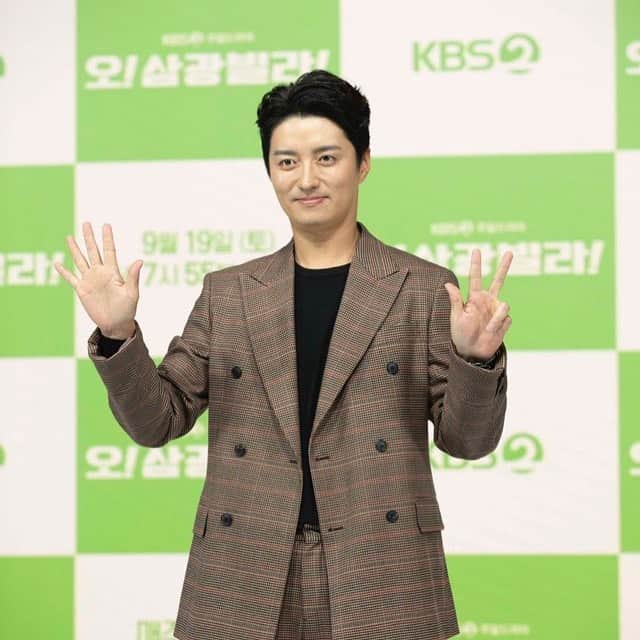 イン・ギョジンのインスタグラム：「오 삼광빌라 오늘 벌써 첫방~~~ 저녁 7시 55분 kbs주말드라마~~~ 재미있게 봐주세요 건강하세용 ~~~ #인교진 #주말드라마 #kbsdrama #오삼광빌라」