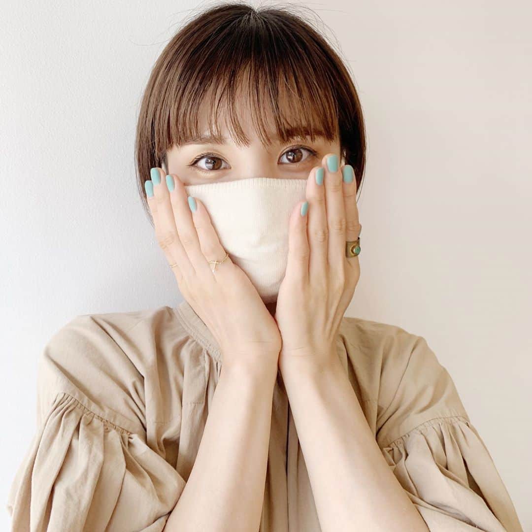 谷奥えまのインスタグラム：「久しぶりのネイルでウキウキ💅　 普段はベージュの服が多いから明るめのネイルにしてもらいました♬  めっちゃかわいくてお気に入りです！　  そして、ずって気になってたうか氷！！ ふっわふわでめっちゃ美味しかったです( ^ω^ )」