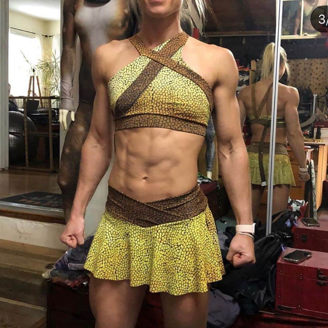 ジェシー・グラフさんのインスタグラム写真 - (ジェシー・グラフInstagram)「Thank you so much @shapeshifterzco!  Here’s a peek into how we designed the top, which was inspired by my gold Amazon costume on @wonderwomanfilm. 1. I sent photos with measurements 2. I used masking tape to show the rough idea of the strap pattern i was imagining 3. @shapeshifterzco made a computer image with the fabric print and proposed design 4. I scribbled the changes I wanted on the straps 5. @shapeshifterzco worked magic and brought it to life!」9月19日 10時44分 - jessiegraffpwr