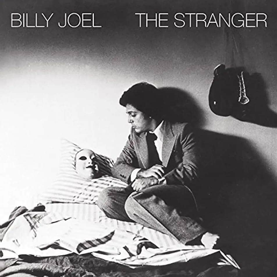 中村松江さんのインスタグラム写真 - (中村松江Instagram)「今日の一曲はBilly Joelで『The Stranger』です✨ アルバム「The Stranger」に収録。 ビリー・ジョエル、1977年リリースのアルバムからの一曲✨ この曲は日本ではCMソングでしたが、初めて聴いた時、衝撃的にかっこ良く感じました⚡ 同じアルバムに彼を代表する名曲、『素顔のままで(Just the Way You Are)』も収録されてますが、この曲の方が個人的に思い入れがあります😄 (№379) #歌舞伎　#中村松江 # billyjoel #thestranger」9月19日 10時52分 - matsue_nakamuraofficial