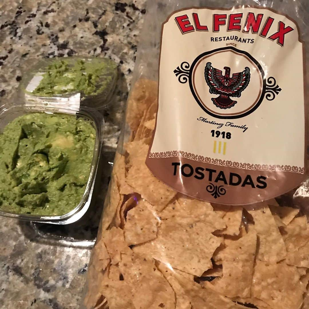 sevimli_hayvanlar34さんのインスタグラム写真 - (sevimli_hayvanlar34Instagram)「When your daughter is in Dallas you say bring me back some @elfenixmexican chips! #elfenix #guacamole」9月19日 10時58分 - rodeubanks