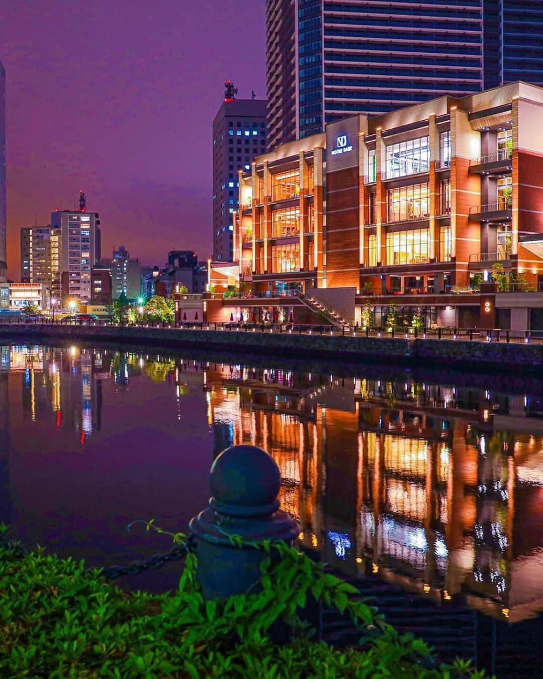 東京カメラ部 横浜分室さんのインスタグラム写真 - (東京カメラ部 横浜分室Instagram)「Photo by @nemousu_photograph⠀ 「ノートルダム横浜みなとみらい」⠀ https://www.instagram.com/p/B_FygDIJhx4/⠀ .⠀ いいね！＆コメント大歓迎！⠀ ※投稿に関するご注意・ポリシーは東京カメラ部に準じます。詳しくは下記をご覧ください。⠀ https://fb.minpos.com/fb/willvii/camera_jpn/static/guideline⠀ .⠀ #みなとみらい線フォト散歩 #みなとみらい線フォトさんぽ #みなとみらい線 #横浜 #新高島 #みなとみらい #馬車道 #日本大通り #元町中華街 #yokohama #東京カメラ部 #Japan #photo #写真 #日本⠀ Follow: @TCC.Yokohama⠀ .⠀ ※皆様、政府、自治体など公的機関の指示に従った行動をお願いします。⠀ 東京カメラ部および分室では、写真を「見る楽しみ」を提供することを通して、微力ながら皆様にわずかな時間でも癒しをお届けしたいと思っております。」9月19日 11時00分 - tcc.yokohama