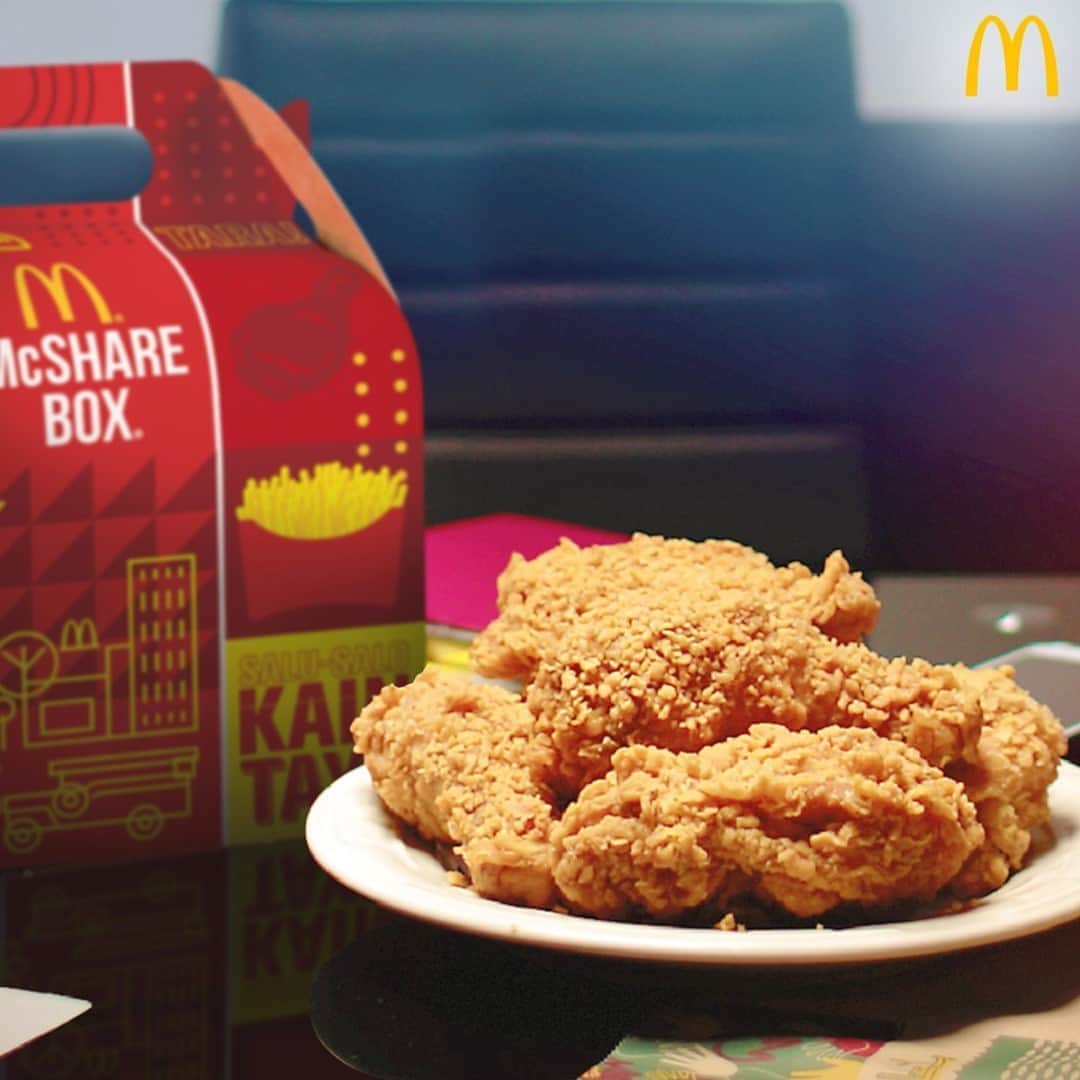 McDonald's Philippinesさんのインスタグラム写真 - (McDonald's PhilippinesInstagram)「Kumpleto ang buong pamilya today? Perfect time to order a whole lotta Chicken McDo! 🍗 🍗  Get a McShare Box for only P330 via McDo Drive-Thru, Take Out, or Pick-Up. You can also order via the McDelivery PH App, website, McDo Messenger, or call 8888-6236 (for NCR).」9月19日 11時01分 - mcdo_ph