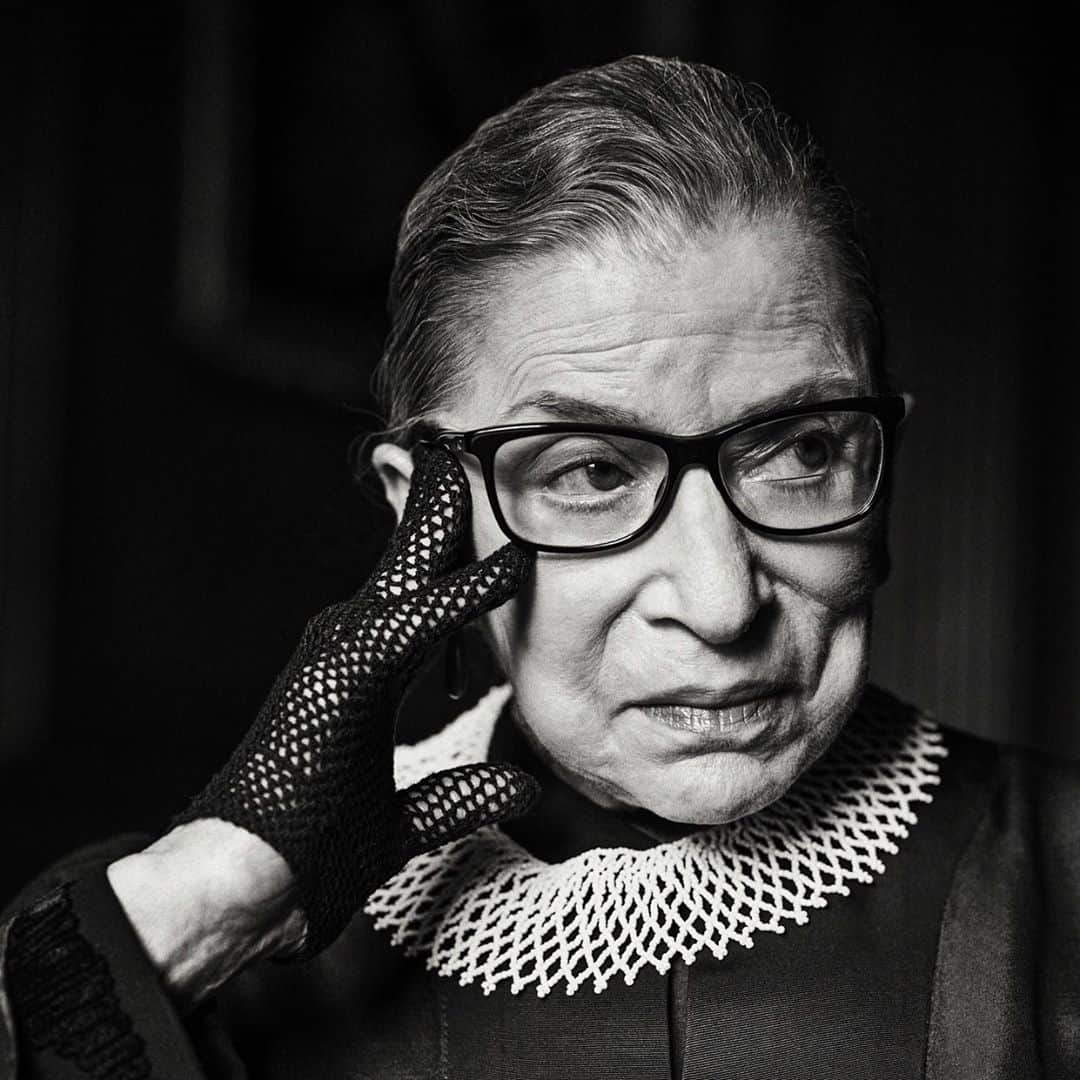 ミラ・ジョヴォヴィッチのインスタグラム：「I don’t know why I just thought she would hold on indefinitely. Because we needed her so much right now. Because she’s such an icon and role model to all women. To all people. Because she was a true warrior for human rights and justice. A real upstanding human. A QUEEN. Rest in Power. #ruthbaderginsburg #rip」
