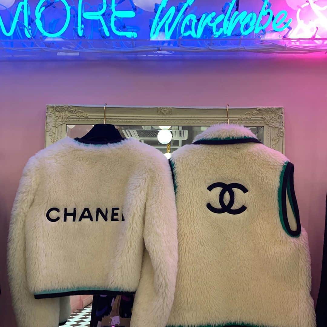 Vintage Brand Boutique AMOREさんのインスタグラム写真 - (Vintage Brand Boutique AMOREInstagram)「おはようございます🎀 AMORE wardrobe 11:00~19:30で営業しております💘 表参道、青山へお出かけの際は、是非AMORE vintageにお越しくださいませ🦋 AMORE wardrobe is open 11:00~19:30🌈 Come visit us for the finest vintage Chanel ready to wear collections👟お問い合わせ /  for more info → 💌info@amorevintagetokyo.com  #ヴィンテージ #シャネル #ヴィンテージシャネル #ココ #ココマーク #ヴィンテージブランドブティック #アモーレ #アモーレトーキョー #アモーレワードローブ #表参道 #青山 #東京 #vintagebrandboutique #AMORE #amoretokyo #Tokyo #Omotesando #amorewardrobe」9月19日 11時13分 - amore_tokyo