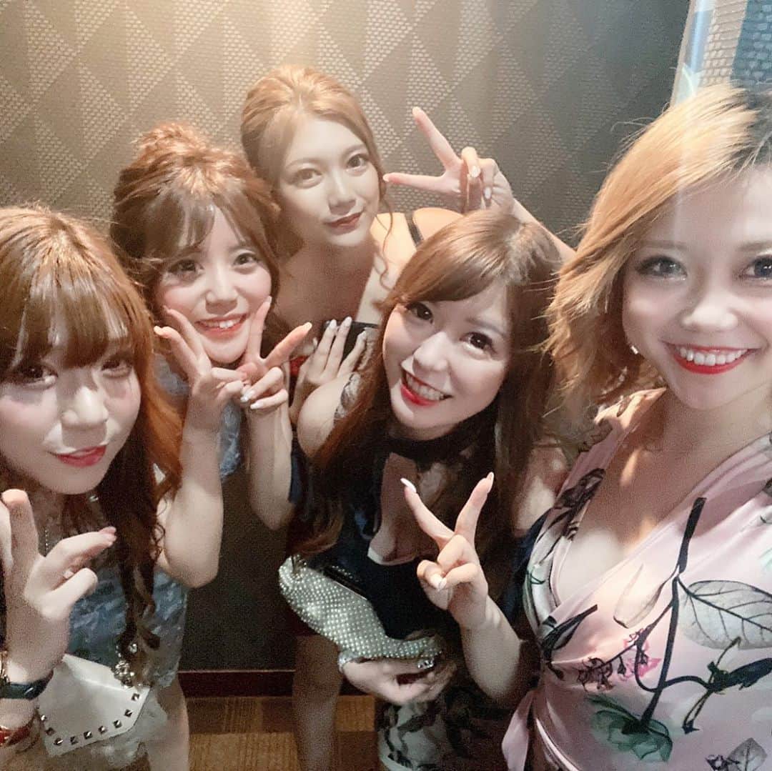 愛咲えれなのインスタグラム：「.. 全員リーダー！💓 お疲れ様でした☺️💕 . 大阪府大阪市中央区東心斎橋2-3-17 パピヨンビルB1F . Club IRIS 愛咲 えれな  . #愛咲えれな #きゃばきゃば #撮影 #キャバ嬢 #iris #キャバクラ #クラブ #ミナミ #北新地 #宗右衛門町 #ポケパラ #指名 #えれな #シャネル #バースデーイベント #シャンパン #アルマンド #踊れるキャバ嬢 #踊れるキャバ嬢といえばえれな #イリス #ホステス #いいね返し #キャバ #ソウメイジャパン #ベルロゼ　#クラブイリス #アルマンドマスターズ　#アルマンドマスターズエディション」