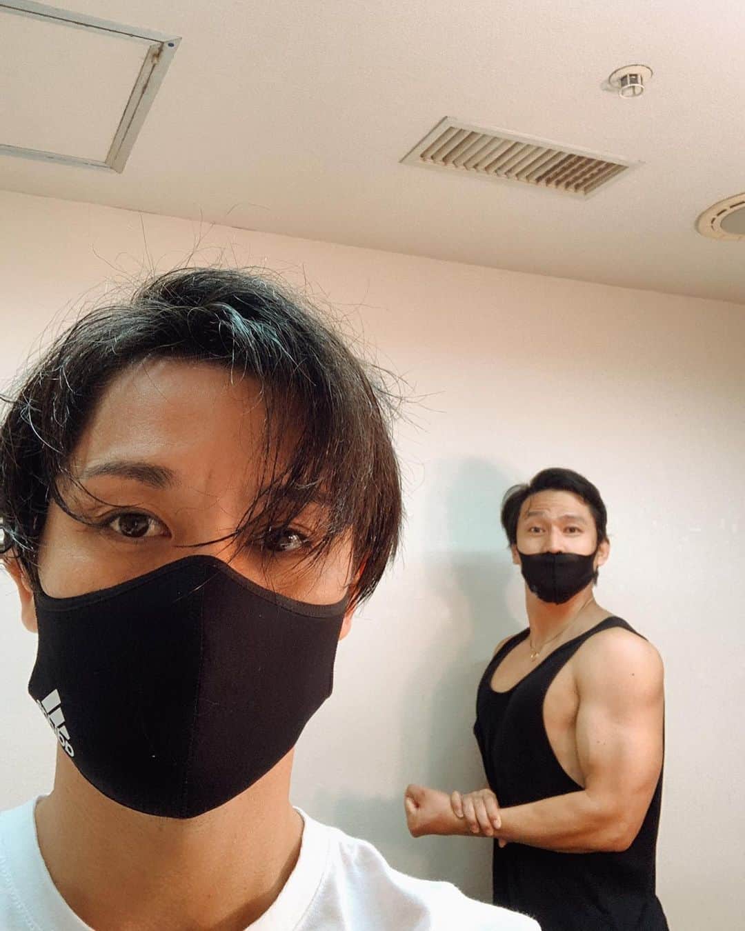 小柳心のインスタグラム：「楽屋はトモさんと一緒です。 とても頼りになる兄貴です。 今日はゲネプロです。 とても楽しみです。 気がついたらなかなか仕上がってました。 とても嬉しいです。  #刀剣乱舞 #幕末天狼傳 #新撰組」
