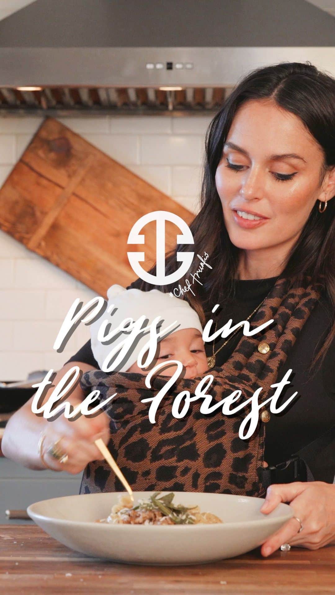 ニコール・トルンフィオのインスタグラム：「Tonight’s recipe is one of my go-to pasta dishes, it’s is SO easy, I can’t wait to see you guys make it! Oh, and how cute is the sous chef? ⠀⠀⠀⠀⠀⠀⠀⠀⠀ Let us know how you do and make sure to tag #cheftrunfio and @cheftrunfio to be featured 🍝  ⠀⠀⠀⠀⠀⠀⠀⠀⠀ Outfit: @BUMPSUIT: www.bumpsuit.co Jewelry: @ERTHJewelry: www.erthjewelry.com」