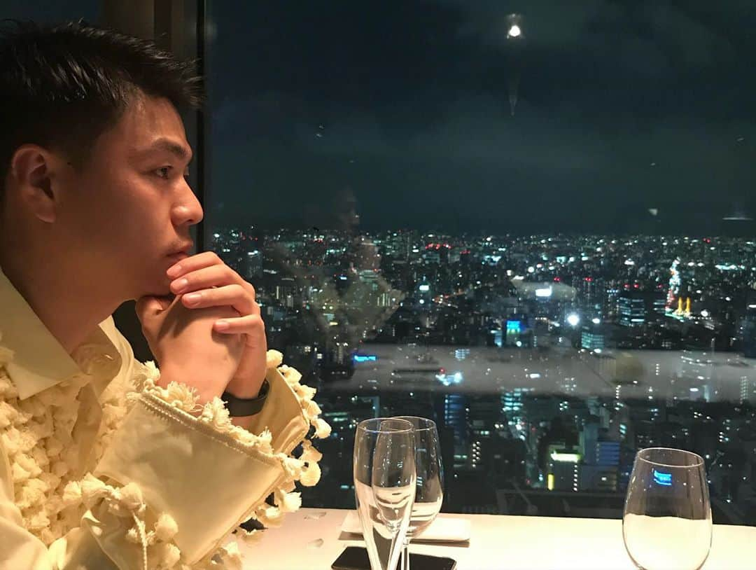 丸山敬太さんのインスタグラム写真 - (丸山敬太Instagram)「チャイナと着物とフリンジな夜  なんだろう。こういう時にきちんと楽しめる友達が好き  てか、だから友達なのか。  普通の日のお洒落 普通の日の贅沢 普通の日の特別  #マンダリンオリエンタル東京」9月19日 11時30分 - keitamaruyama