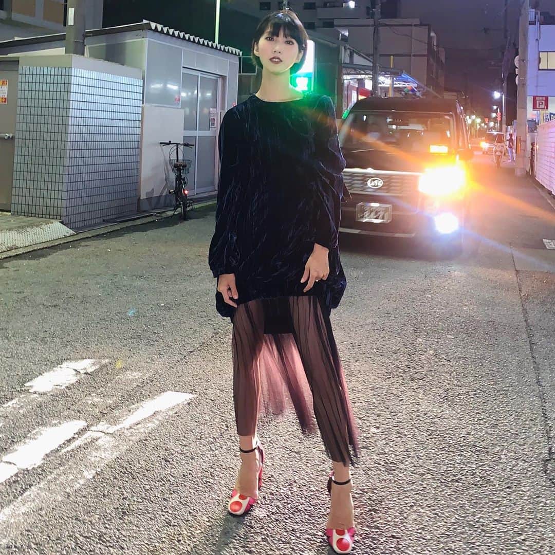 飯島望未のインスタグラム：「@chacott_jp × Nozomi Iijima Tulle skirt   中のインナー履かずに チュールだけベルベットのワンピースと 合わせてみました。  ※ 撮影時のみマスクはずしています。  #mycoreis #chacott70th #chacott」