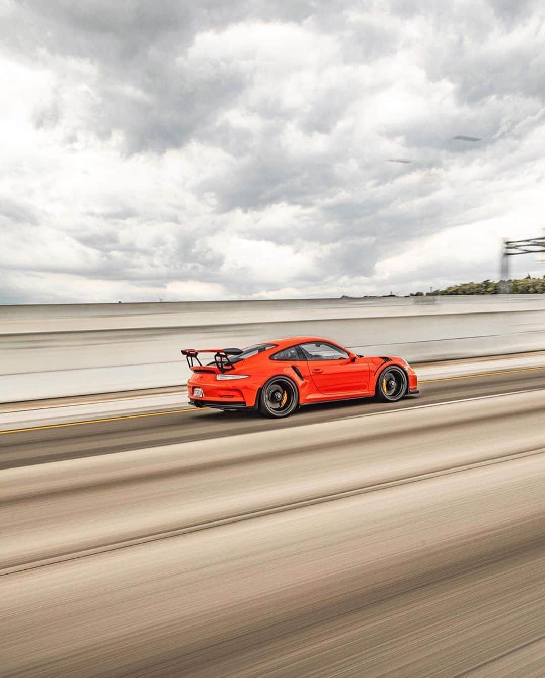 CarsWithoutLimitsさんのインスタグラム写真 - (CarsWithoutLimitsInstagram)「Lava Orange Porsche GT3RS Photos @kfletchphotography  @the_radonculous  #carswithoutlimits #porsche #gt3rs」9月19日 11時45分 - carswithoutlimits