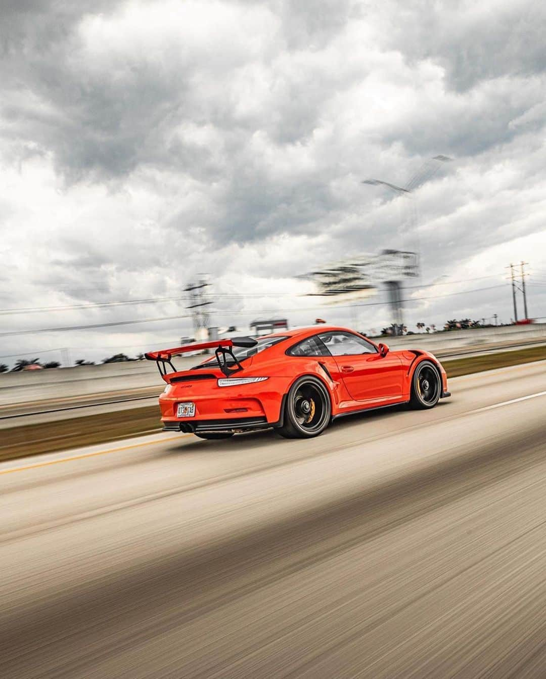 CarsWithoutLimitsさんのインスタグラム写真 - (CarsWithoutLimitsInstagram)「Lava Orange Porsche GT3RS Photos @kfletchphotography  @the_radonculous  #carswithoutlimits #porsche #gt3rs」9月19日 11時45分 - carswithoutlimits