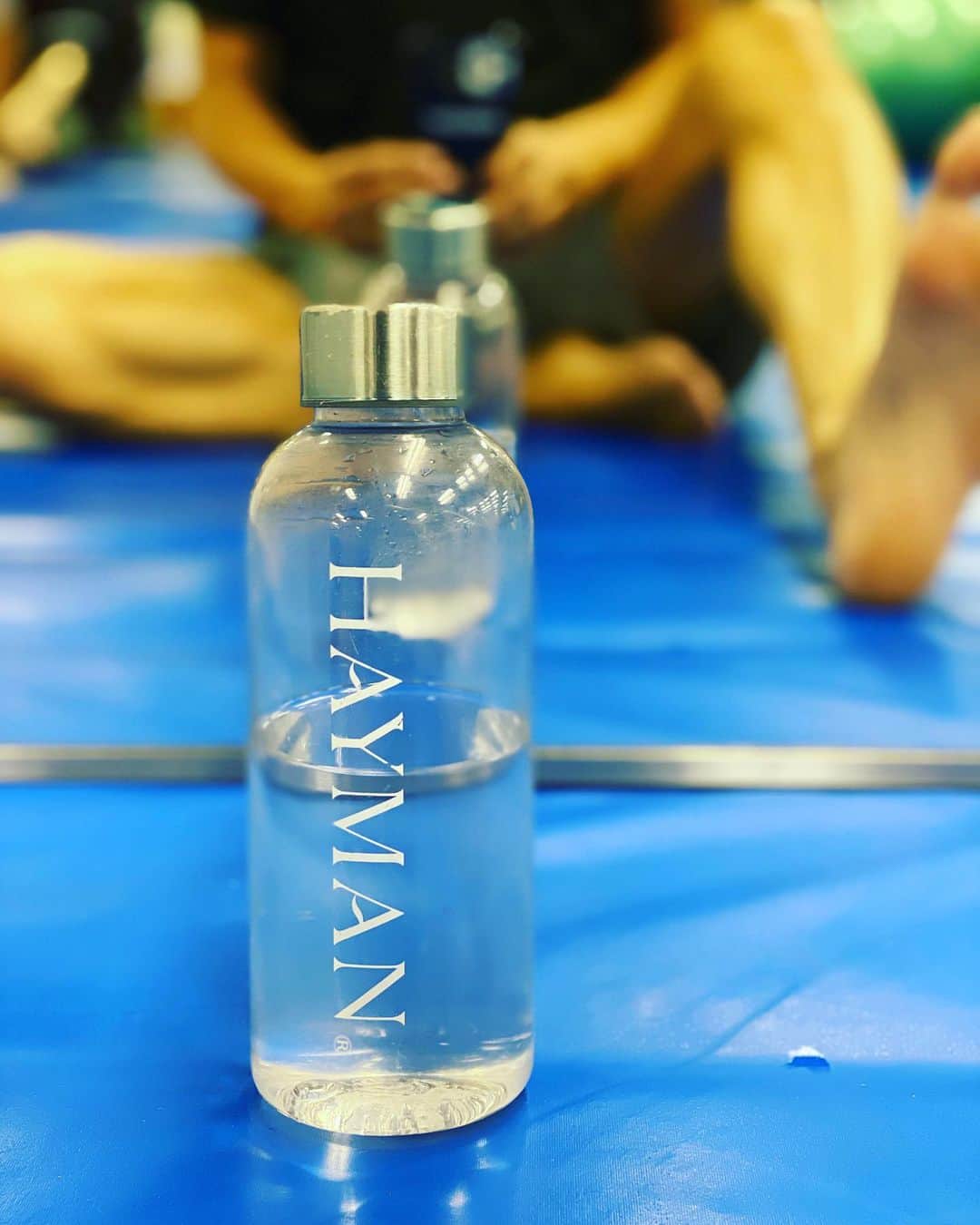 のインスタグラム：「5日連続のトレーニングが終わった😊 ちなみに2日間お休みしてから来週は怒涛の6連続だってwww  #若い時に蓄えたお金や経験が大事なように人生の後半戦は蓄えた筋肉と健康が一番重要になる #ワークアウト #体幹 #workout #マッスルマルチプライヤー」