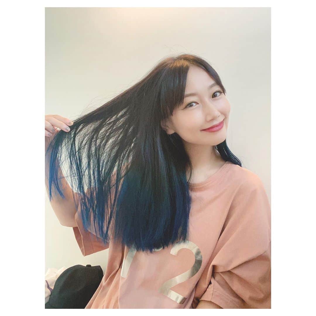 大塚愛さんのインスタグラム写真 - (大塚愛Instagram)「最近の髪色遊び。  グリーンからブルーにグラデーション。孔雀みたいになって嬉しい。  AIO　#haircolor  #green  #blue #abbey」9月19日 12時07分 - aiotsuka_official
