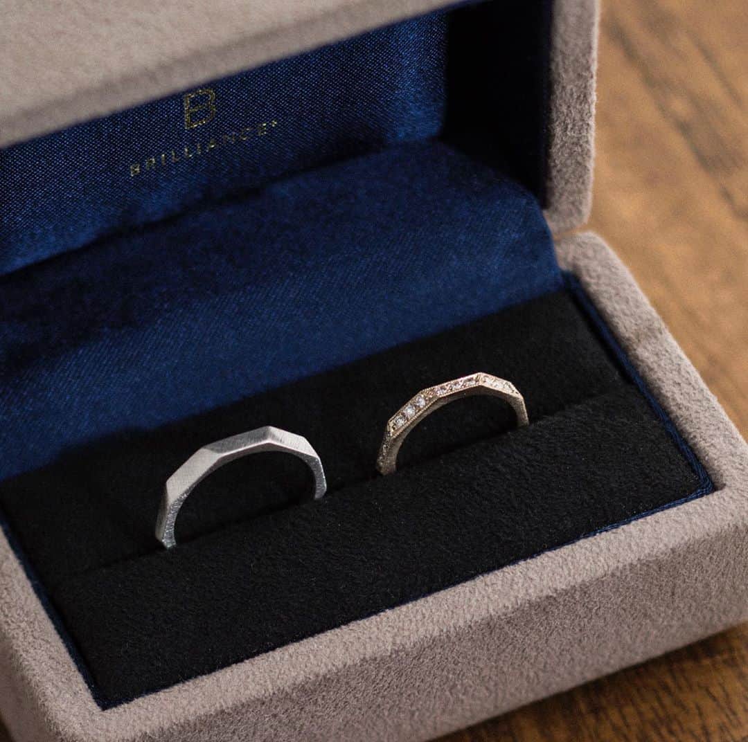 BRILLIANCE+（ブリリアンス+）さんのインスタグラム写真 - (BRILLIANCE+（ブリリアンス+）Instagram)「未来へ一歩一歩、 共に歩む姿をイメージした マリッジリング『ステップ』。 シャープなシルエットながらも 柔らかな輝きを放ち、 二人を手元から見守ります。 . #暮らしとジュエリー #ブリリアンスプラス #結婚指輪 #マリッジリング #結婚指輪探し #エタニティリング #engagementring #marriagering #jewelry #eternityring」9月19日 12時01分 - brilliance_plus