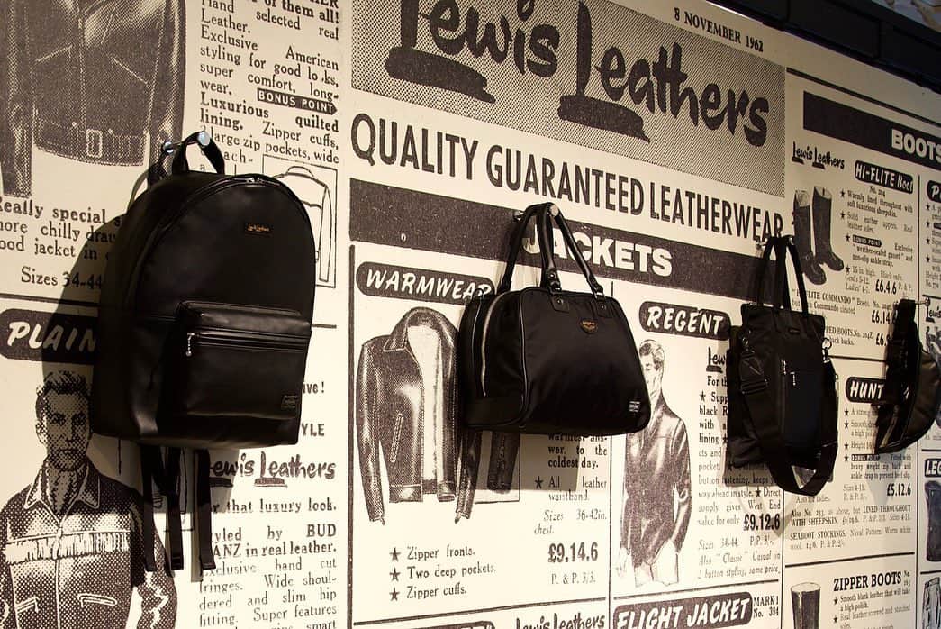 吉田カバン 表参道さんのインスタグラム写真 - (吉田カバン 表参道Instagram)「「Lewis Leathers in the PORTER Gallery 1」  本日よりPORTER OMOTESANDO the PORTER Gallery 1にて、1892年に創業の高品質な英国製ライダースジャケットで知られるレザーブランド「Lewis Leathers（ルイスレザーズ）」のイベントがスタートしました。  開催期間：9月19日（土）～10月12日（月）  期間中は、Lewis Leathers× PORTERのコラボレーションアイテムを中心に、世界的な﻿ロックスターをはじめ、時代を超えて愛され続けているLewis Leathersのクラシックな﻿ ライダースジャケットを展開いたします。関連書籍や雑貨の展開に加え、貴重なアーカイブも展示いたします。  ※店舗では引き続き感染拡大予防対策を実施させていただいており、お客様及び従業員の安全と健康に配慮し、状況に応じて入店を規制させていただく場合がございます。﻿  #yoshidakaban #porter #luggagelabel #吉田カバン #ポーター #porteryoshida #porterflagshipstore #porterstand #px #porterexchange #potr #kurachikabyporter #madeinjapan #japan #instagood #instalike #instabag #omotesando #marunouchi #osaka #theportergallery1 #lewisleathers #leather #ridersjacket #bike #biker #leatherjacket #motors #british」9月19日 12時06分 - porter_flagship_store