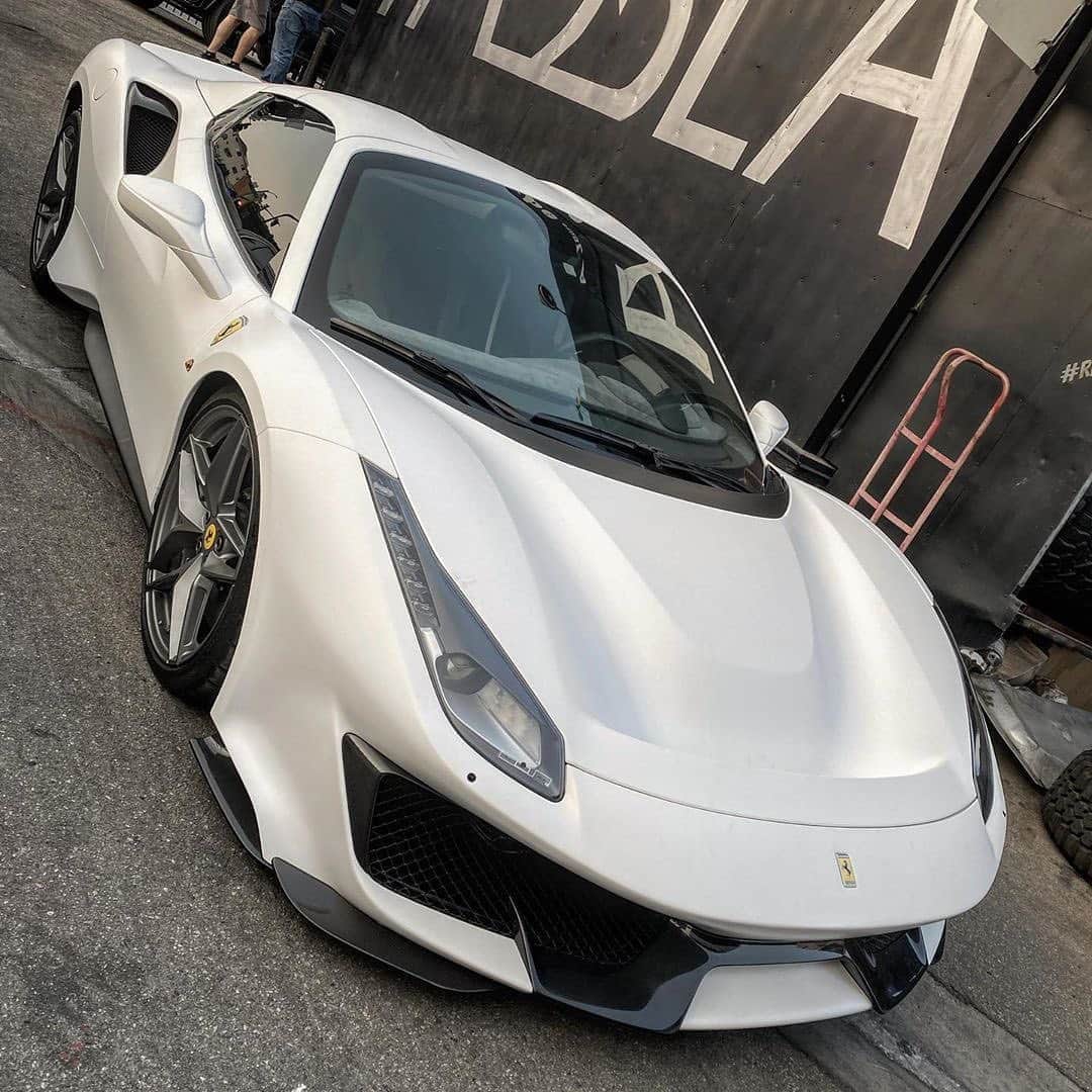 CARLiFESTYLEさんのインスタグラム写真 - (CARLiFESTYLEInstagram)「Satin White Ferrari 488 Pista Spider. What do you think? Photo @rdbla #carlifestyle」9月19日 12時13分 - carlifestyle