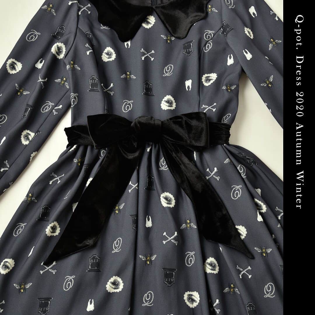 キューポットさんのインスタグラム写真 - (キューポットInstagram)「🖤﻿ ﻿ 🥀𝑴𝑨𝑫 𝑺𝑾𝑬𝑬𝑻𝑺﻿ ~𝐵𝑒𝑡𝑤𝑒𝑒𝑛 𝑙𝑖𝑓𝑒 𝑎𝑛𝑑 𝑑𝑒𝑎𝑡ℎ~﻿ ﻿ "Finally,  new dress collection is here.﻿ Q-pot. Dress Collection is now available!﻿ ﻿ The textile has motifs connected to ”life” and ”death"" inspired by the theme.﻿ ﻿ Gothic black or lovely pink, which do you choose?﻿ ﻿ Limited numbers only, do not miss this chance♥﻿  Mad Sweets Puff Sleeve Dress(Black) $345.80  #qpot #qpotaccessory #qpotaccessories #madeinjapan #limited #halloween #madsweets」9月19日 12時22分 - press_qpot_international