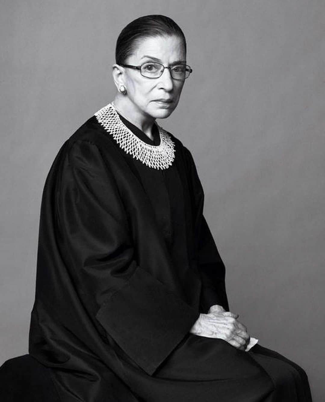 クロエ・ベネットのインスタグラム：「Ladies, we have work to do.  Rest in power. The fierce iconoclast queen.  We will continue to fight.」