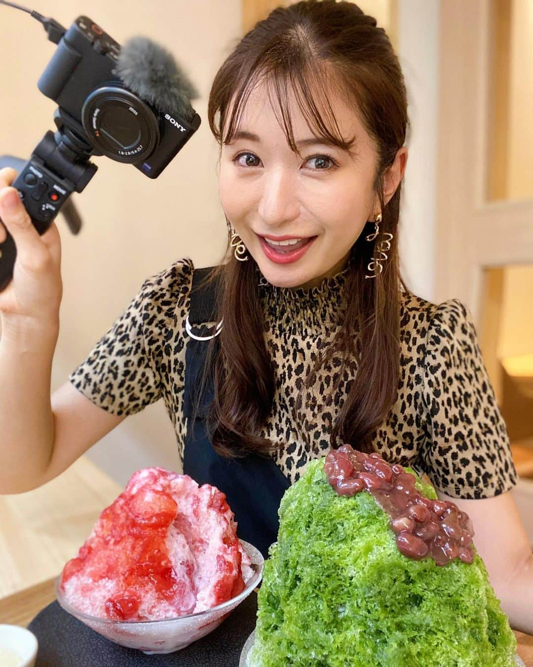 中村江莉香さんのインスタグラム写真 - (中村江莉香Instagram)「昨日はオーディション帰りに#茶寮ベーカリー さんへ#お一人様カフェ 🍞🍰☕️朝はサラダで軽く♪だったので...#フレンチトースト とオープンサンドをオーダー🥺📱✨ #ブランチ時間 幸せの極み🤫✨✨ お店にコンセントも完備されてて🔌長居のokも頂いたので、、、書類作ったりYouTube撮影&編集もしたりと５時間近く滞在しましたよ〜🤣💕 途中おすすめのカキ氷🍧も頂きました😍😍(選べず２つとも😋😝#かき氷は飲み物です🍧  これがまたおいしい。そして#夏の終わり ですが実は今年初🍧でした。(遅😨 ここのパンもかなり有名で🥪#生食パン もテイクアウトしたよーん🥡🛍  YouTubeもお楽しみに〜🥰💫 #中村江莉香ちゃんねる #YouTube #YouTubeクリエイター #自撮り #自撮りが上手い #自分で言う #店員さんに見つめられながら #いつものように #セルフタイマー #感心される #自撮りプロ #プロ自撮り家 #写真家ならぬ #自撮り家 #アングルばっちり #笑 #自撮り講座講師 #なろうかな #武蔵小山カフェ #ベーカリー #神楽坂茶寮 #持ち帰り #食パン専門店」9月19日 12時27分 - erica_nakamura