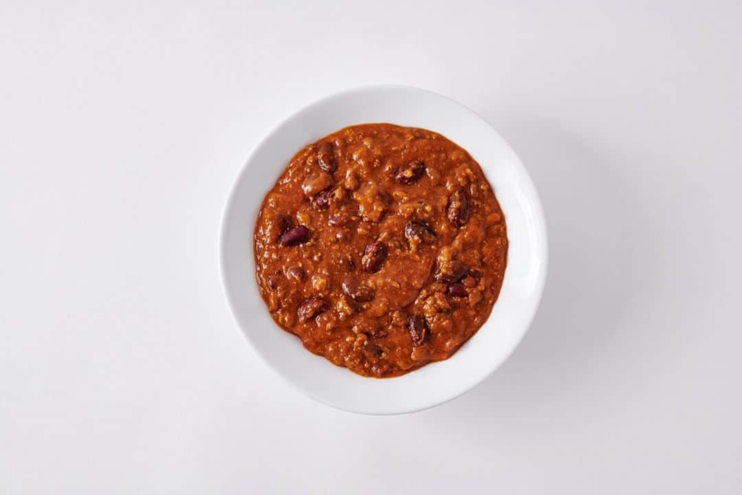 Zippy's Restaurantsのインスタグラム：「Local Beef Every month we use more than 70,000 lbs. of ground beef to make our Chili and and meat sauces, and about half of that ground beef is sourced from local ranchers. We’ve maxed out the capacity of our local beef providers for quality ground beef. Of course, we’d prefer to buy even more local beef to strengthen our local economy and increase Hawaii’s food security.   Another way to strengthen our local food security and economy is to spend your dollars at local businesses. Every locally-owned business in Hawaii needs your support during these times. We don’t have beef with any other local business and wish all of them the best in these times. (Shoutout to Chef John and his crew in Kakaako! No beef. Just aloha.)」