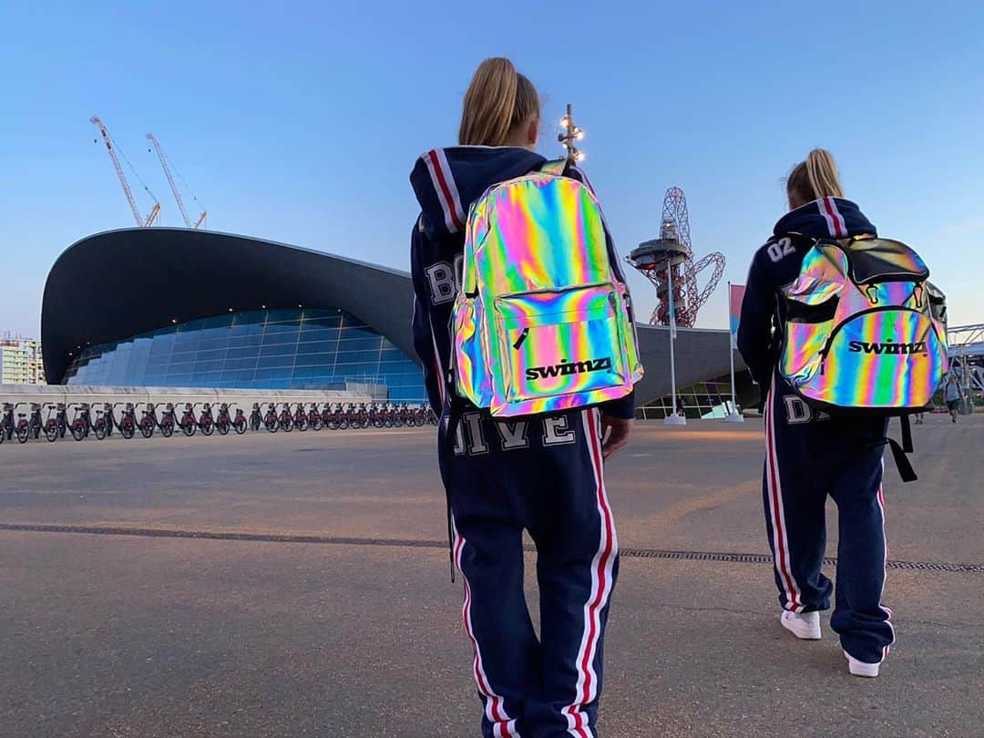 リアム・タンコックのインスタグラム：「Training will never be taken for granted again after the year we have all had.  Check out these amazing new reflective bags from @swimzi’s No.1 collection.  They are safe and cool 🔥  Enjoy getting back to training everyone 🏊‍♀️🏊‍♂️ #Swimzi #Swim #Swimming #Bag #Rucksack #Backpack #Reflective」