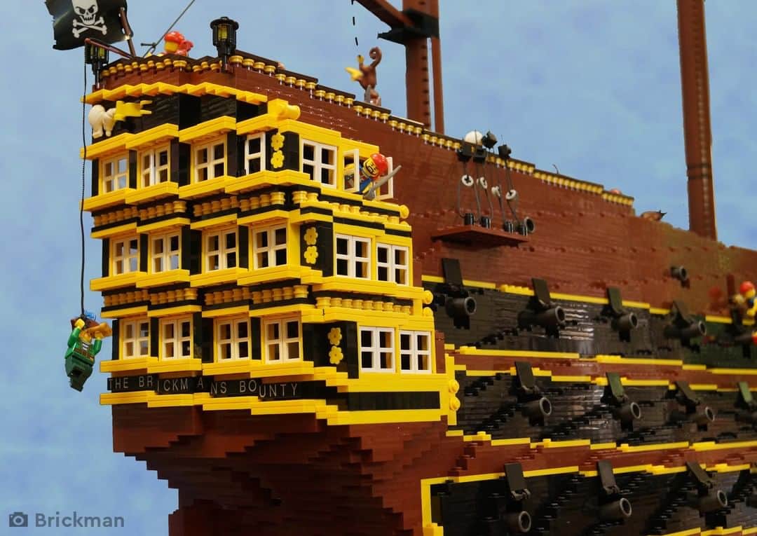 LEGOさんのインスタグラム写真 - (LEGOInstagram)「Avast ye builders - cast yer eyes upon this build and sea the impressive Pirate Ship built by @brickmanexhibitions! #TalkLikeAPirateDay」9月19日 18時00分 - lego