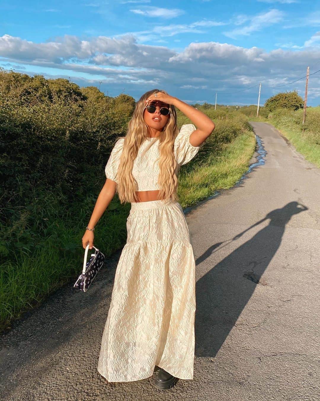 ASOSさんのインスタグラム写真 - (ASOSInstagram)「Taking in the scenery and looking cute while doing it ✨ 📸 @molly.mcfarlane (she/her) 🔎 ASOS EDITION textured crop top & maxi skirt co-ord (1670326)」9月19日 18時00分 - asos