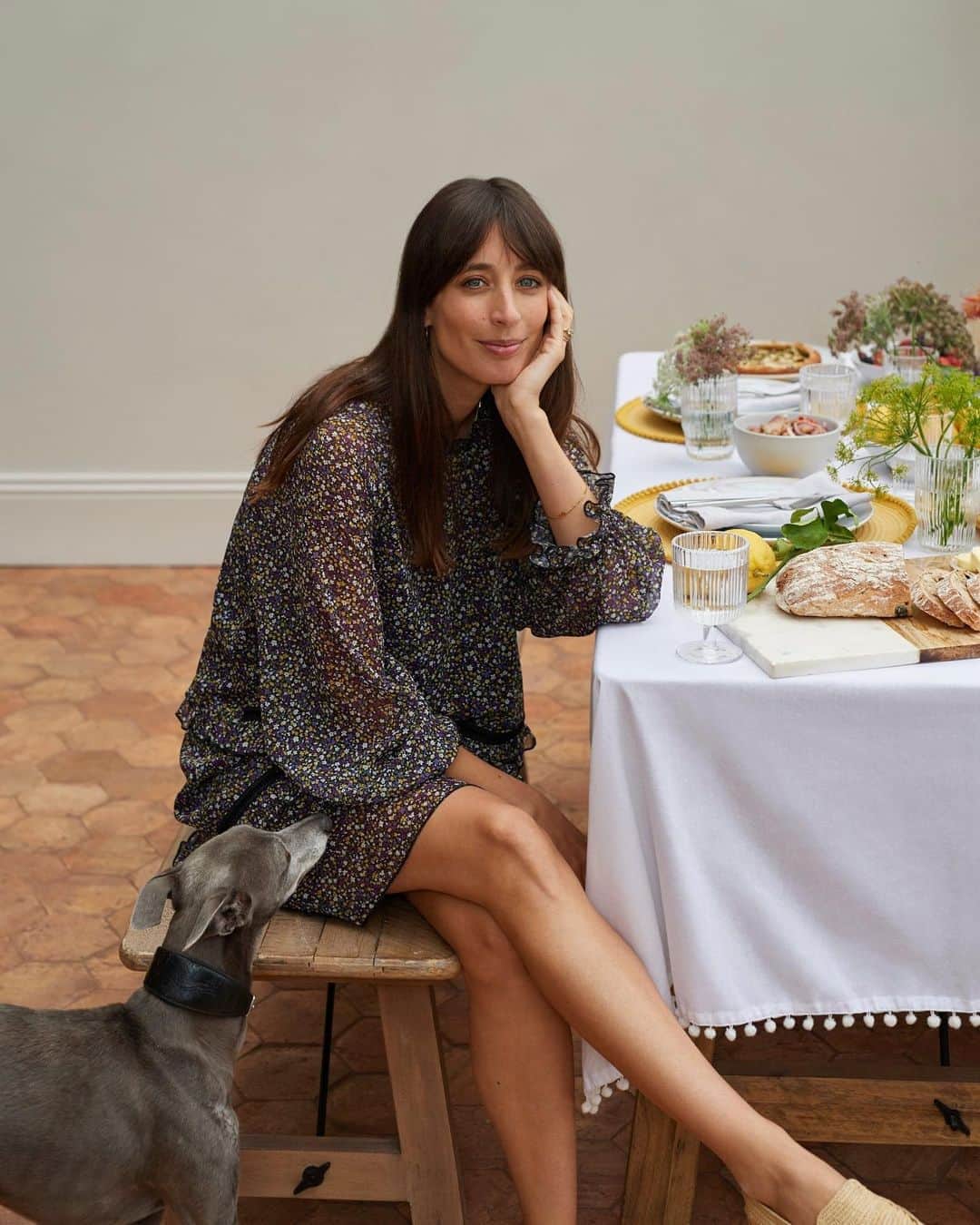 Nextさんのインスタグラム写真 - (NextInstagram)「Bring the sunshine inside this weekend with @iamlaurajackson ‘s dreamy Italian inspired #tablescape 🍋even Barry 🐶is a fan! Browse the edit by hitting the link in our bio or tap to shop 🔎Dress: 645-575 Placemats: 595-684 Dinner Set: 106-310 Tablecloth: 596-272 Glasses: 952-861 Jug: 138-360 #nexthome」9月19日 18時03分 - nextofficial