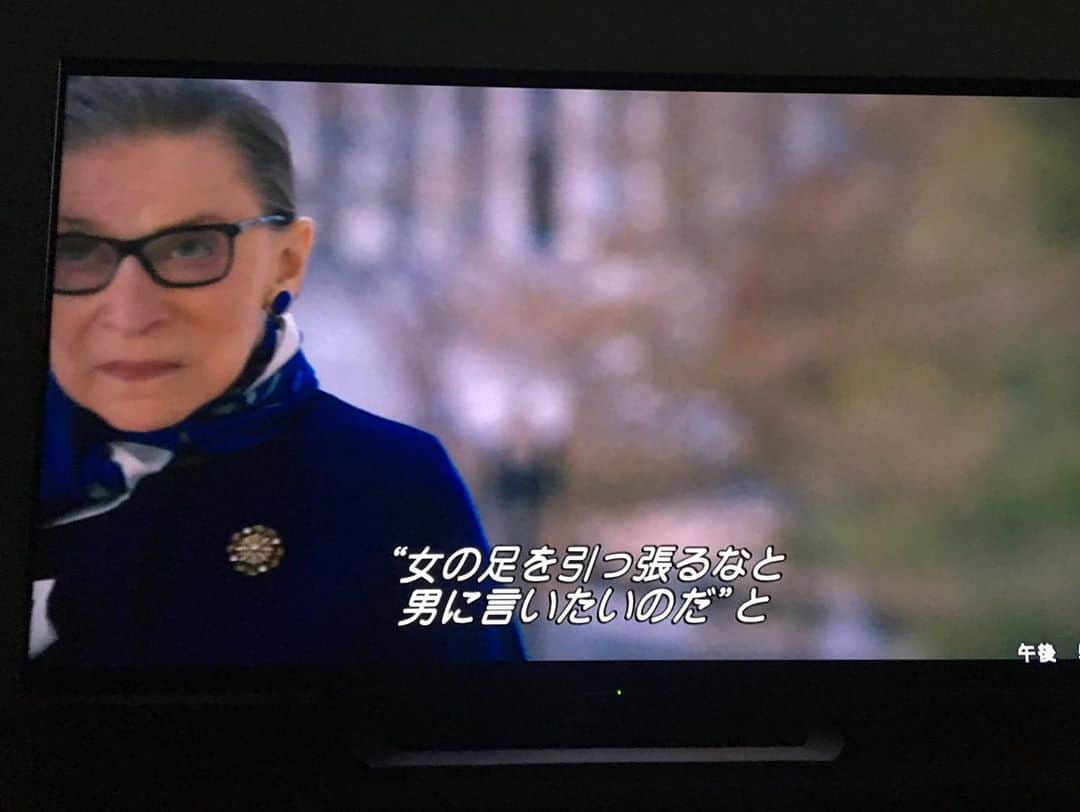 小西美穂さんのインスタグラム写真 - (小西美穂Instagram)「米国史上2人目の女性最高裁判事、﻿ ルース・ベイダー・ギンズバーグ氏が﻿ 亡くなりました。87歳。﻿ ﻿ 女性差別の存在にさえ﻿ 気づいていない人がいた時代に﻿ 逆境や差別に負けず、強固な意志で立ち向かった人。﻿ ﻿ 伝記映画『ビリーブ 未来への大転換』を見たとき、﻿ 心が震えるほど感動して﻿ 思わず写メしていました。﻿ ﻿ 平等な社会へ道を切り開き、﻿ 多くの人の人生に﻿ はかりしれない影響を与えたギンズバーグ氏。﻿ ﻿ 尊敬と感謝の気持ちを込めて。﻿ 安らかに眠ってください。﻿ ﻿ #RBG﻿ #ギンズバーグ #ルースベイダーギンズバーグ #ruthbaderginsburg #映画 #ビリーブ未来への大逆転 #ジェンダー #ジェンダー平等 #genderequality #womenempowerment #women #womenrights #womenrightsarehumanrights」9月19日 12時37分 - mihokonishi69