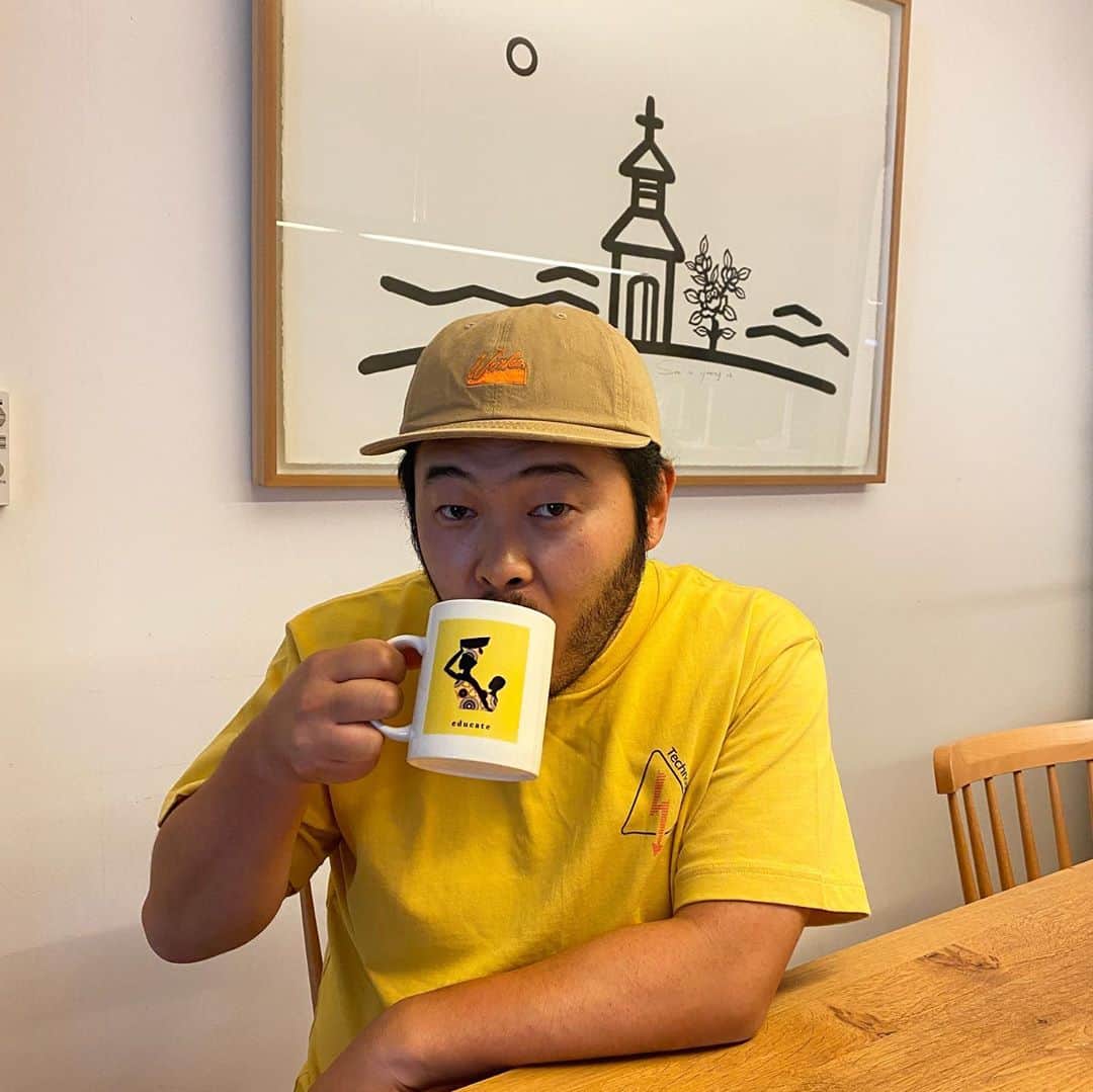 キム・ギバンのインスタグラム：「. 아프리카예술작품과 함께하는 아프리카 의료지원 프로젝트!! 아프리카 현지 아티스트가 직접 디자인한 작품을 머그컵에 담은 거래요. 머그컵말고도 반팔티, 맨투맨티, 폰케이스와 그립톡, 미술작품까지 다양한 제품들이 있네요~ 제품의 수익금으로 출산키트와 의료장비를 마련해서 아프리카 현지 의료센터에 기부된다고 하네요~ 제 피드가 조금이나마 도움이 되길 소망합니다! 뜻깊은 프로젝트에 많은 관심과 참여 부탁해요~ . #와디즈펀딩 #아프리카의료지원  #머그컵선물받아좋은일에동참하게되었어요」