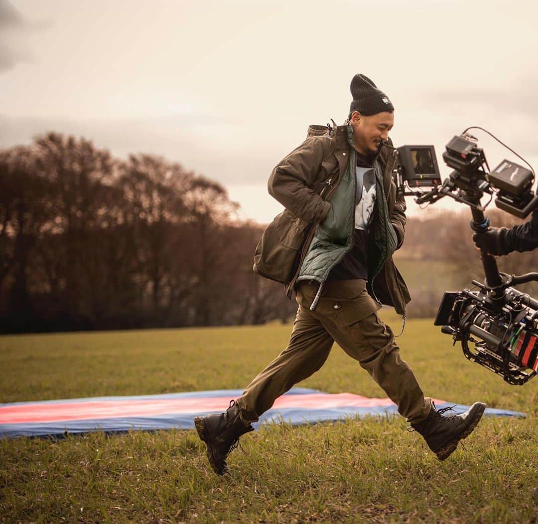 余文樂のインスタグラム：「Jumping to new heights in the Tommy 35th anniversary collection.  #tommy35 #tommyhilfiger」