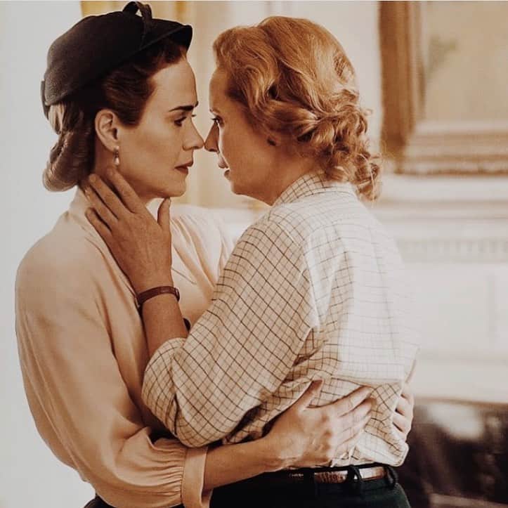 シンシア・ニクソンのインスタグラム：「Gwendolyn ♥️ Mildred  Are you binge watching #Ratched?」
