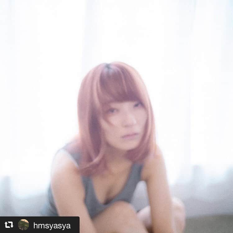 しじみさんのインスタグラム写真 - (しじみInstagram)「#repost @hmsyasya via @PhotoAroundApp  雨々  #lovers_nippon_portrait #good_portraits_world #femaleportrait #portraitphotography　#Thinkverylittle #儚くて何処か愛おしい様な #jp_mood_ #portaitphotography #hueart_4sb #indies_gram #reco_ig #関西写真部share #ポートレートしま専科 #ファインダー越しの私の世界 #hibi_jp  #jp_portrait部 #_heyadori #indy_photolife #hueart_life #instagramjapan #何気ない瞬間を残したい #oldlens_tokyo #ourmag #albicoccamagazine  #dreamermagazine #screen_archive #なんでもないただの道が好き」9月19日 12時53分 - amcche