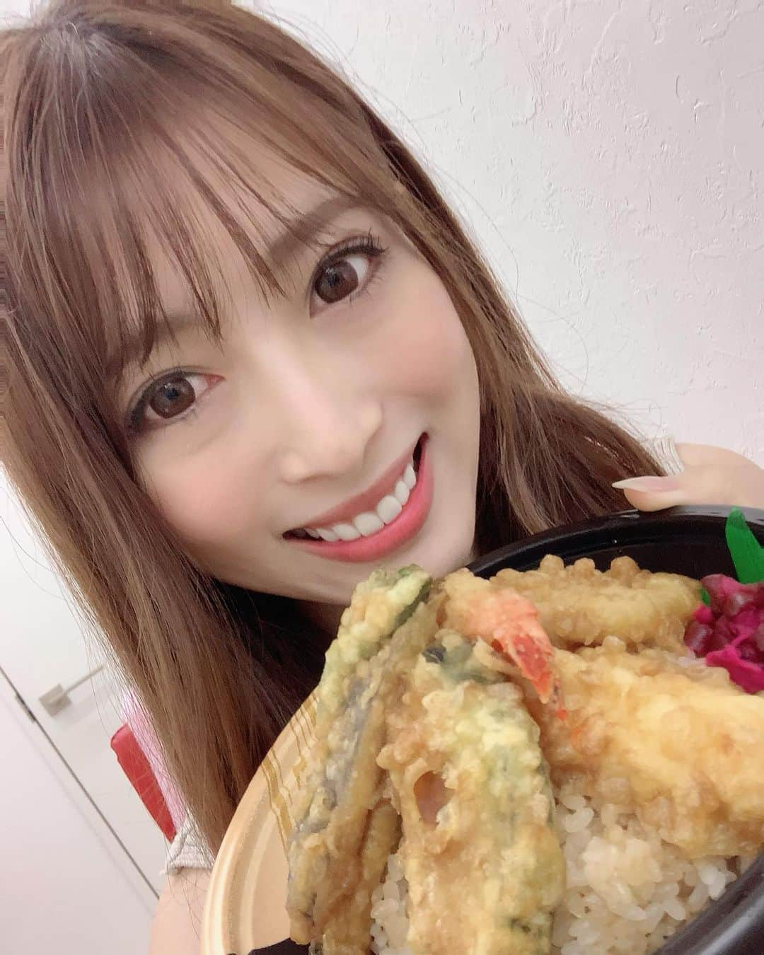 宇野栞菜（阿部栞菜）さんのインスタグラム写真 - (宇野栞菜（阿部栞菜）Instagram)「てんどーん🤩❤️ みんなはなんの天ぷらが好き？💓」9月19日 12時55分 - kanna_uno