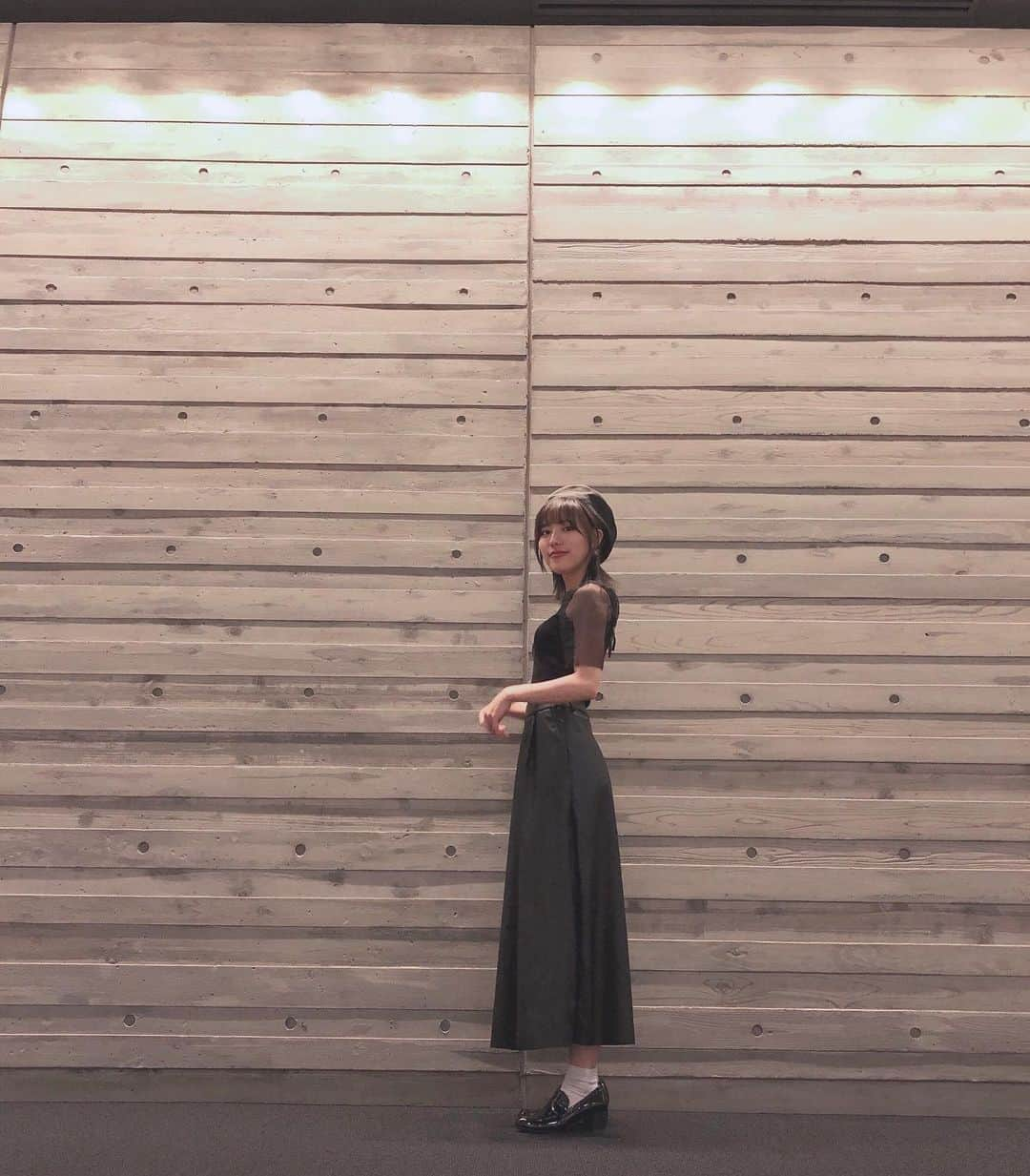 井尻晏菜さんのインスタグラム写真 - (井尻晏菜Instagram)「﻿ #振替オンラインお話会﻿ 皆さんありがとうございました😊﻿ ﻿ ﻿ ﻿ どんどん涼しくなってきて嬉しい﻿ 今年の秋冬はレザーなんだって☺︎﻿ ﻿ ってことでレザーのスカートをば﻿ ﻿ ﻿ ベレー帽はごんさん(@chinami_hayashi5 )から誕生日プレゼントで貰ったのさ！可愛いっしょ！﻿ ﻿」9月19日 13時16分 - ijirianna0120